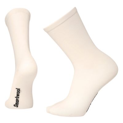 This ultra-light, non-cushioned sock provides a close, lightweight fit that acts as your second skin to minimize friction and blisters. The flat knit toe seam guarantees comfort.